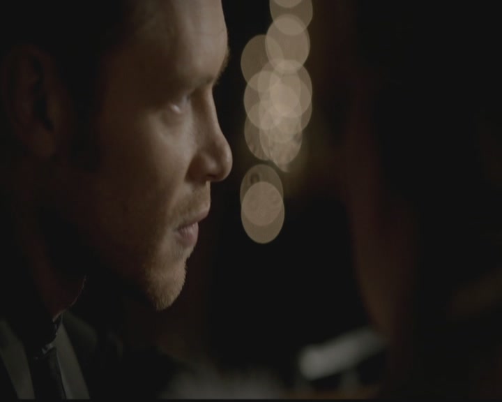 VampireDiariesWorld-dot-org_TheOriginals1x03TangledUpInBlue1939.jpg