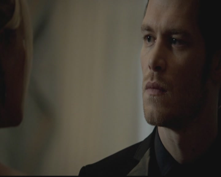 VampireDiariesWorld-dot-org_TheOriginals1x03TangledUpInBlue2060.jpg