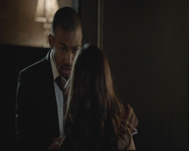 VampireDiariesWorld-dot-org_TheOriginals1x03TangledUpInBlue2095.jpg