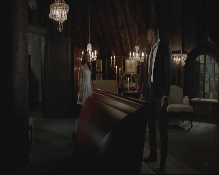 VampireDiariesWorld-dot-org_TheOriginals1x03TangledUpInBlue2103.jpg