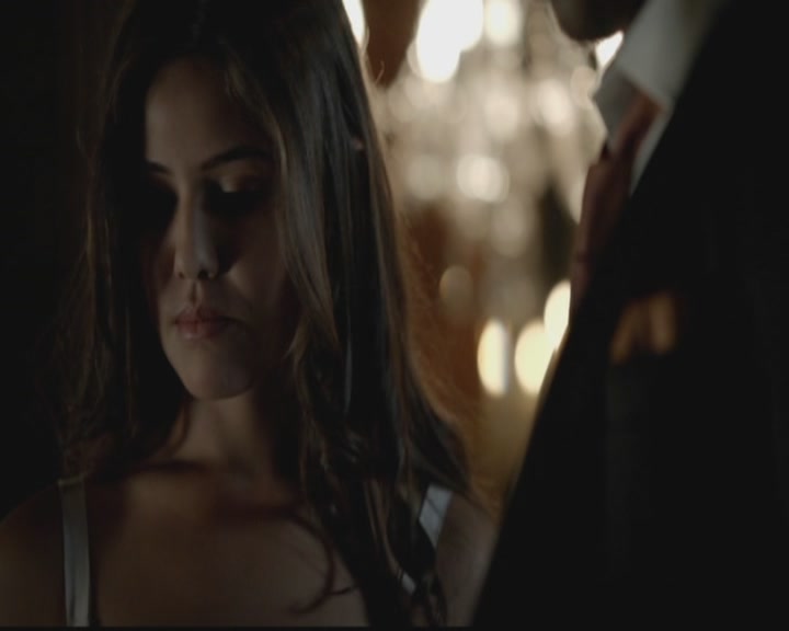 VampireDiariesWorld-dot-org_TheOriginals1x03TangledUpInBlue2110.jpg