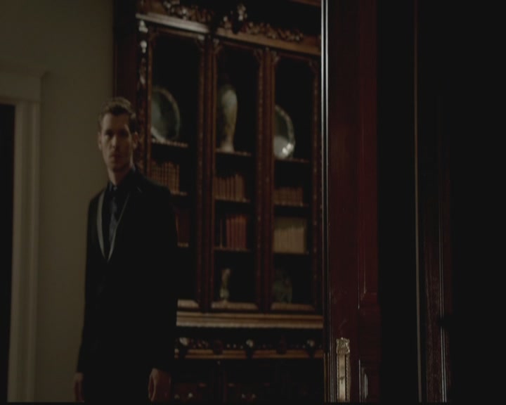 VampireDiariesWorld-dot-org_TheOriginals1x03TangledUpInBlue2121.jpg