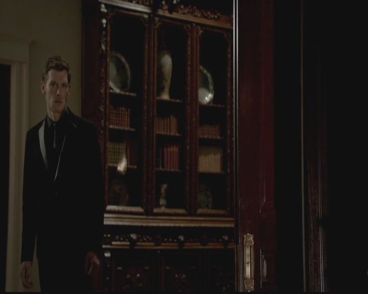 VampireDiariesWorld-dot-org_TheOriginals1x03TangledUpInBlue2123.jpg