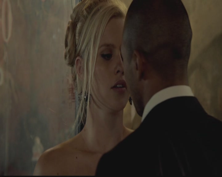 VampireDiariesWorld-dot-org_TheOriginals1x03TangledUpInBlue2212.jpg