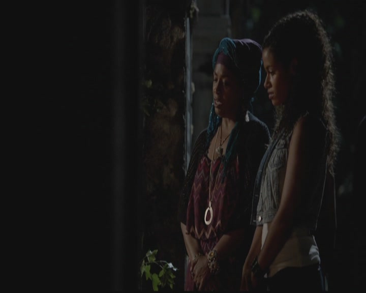 VampireDiariesWorld-dot-org_TheOriginals1x03TangledUpInBlue2235.jpg