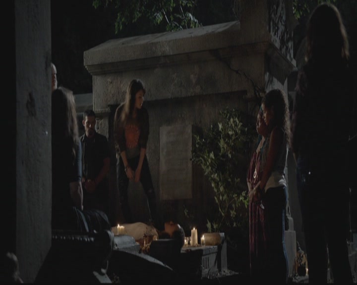 VampireDiariesWorld-dot-org_TheOriginals1x03TangledUpInBlue2240.jpg