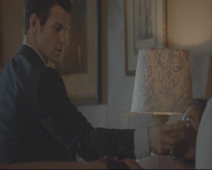 VampireDiariesWorld-dot-org_TheOriginals1x06FruitsOfThePoisonedTree-deletedscene0020.jpg