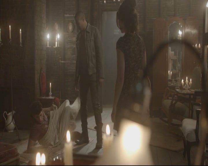 VampireDiariesWorld-dot-org_TheOriginals1x07Bloodletting-deletedscenes0031.jpg