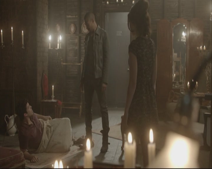 VampireDiariesWorld-dot-org_TheOriginals1x07Bloodletting-deletedscenes0032.jpg