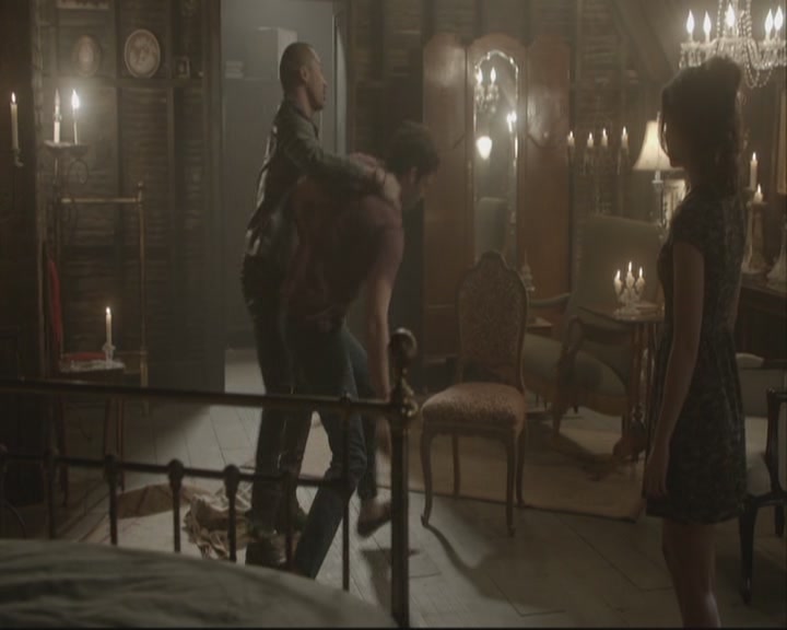 VampireDiariesWorld-dot-org_TheOriginals1x07Bloodletting-deletedscenes0050.jpg