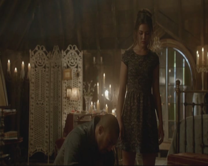 VampireDiariesWorld-dot-org_TheOriginals1x07Bloodletting-deletedscenes0113.jpg