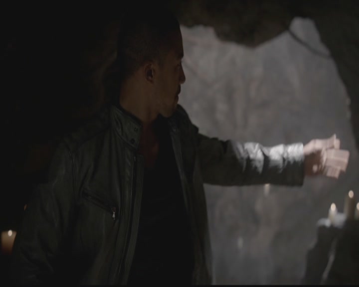 VampireDiariesWorld-dot-org_TheOriginals1x08TheRiverInReverse0585.jpg