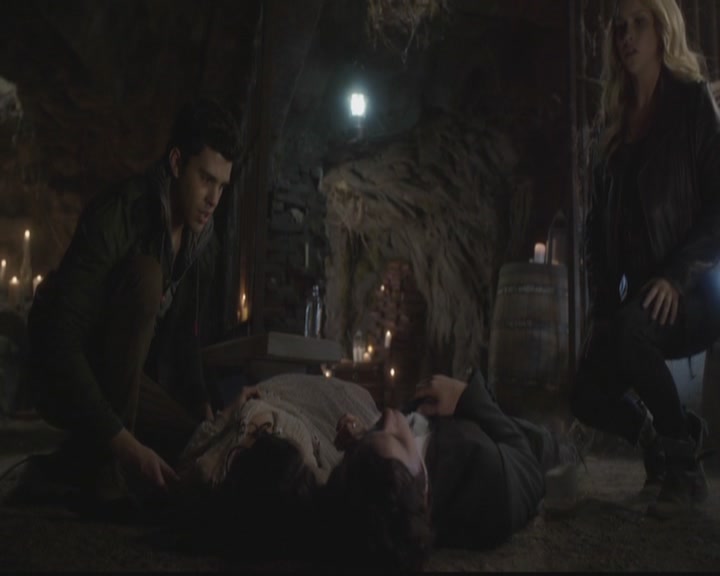 VampireDiariesWorld-dot-org_TheOriginals1x10TheCasketGirls4165.jpg