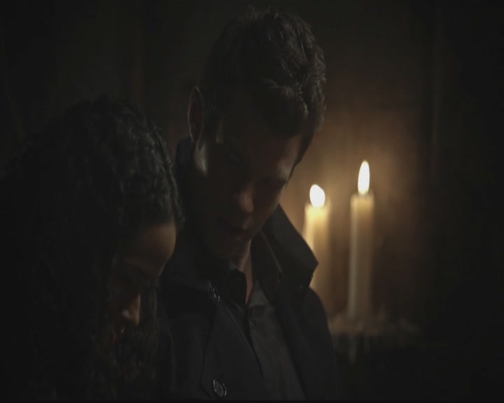 VampireDiariesWorld-dot-org_TheOriginals1x11ApresMoileDeluge1318.jpg