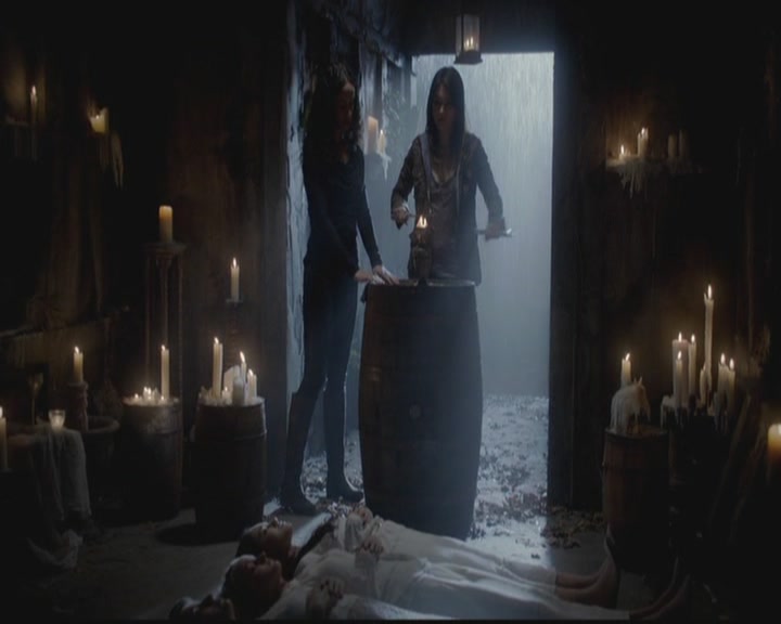 VampireDiariesWorld-dot-org_TheOriginals1x11ApresMoileDeluge1674.jpg