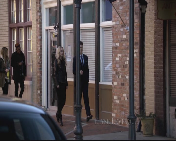 VampireDiariesWorld-dot-org_TheOriginals1x12DanceBackFromTheGrave0426.jpg