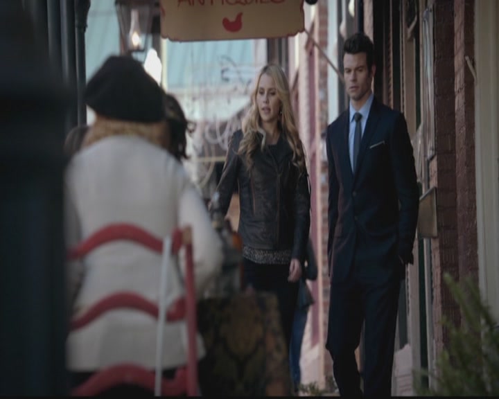 VampireDiariesWorld-dot-org_TheOriginals1x12DanceBackFromTheGrave0442.jpg