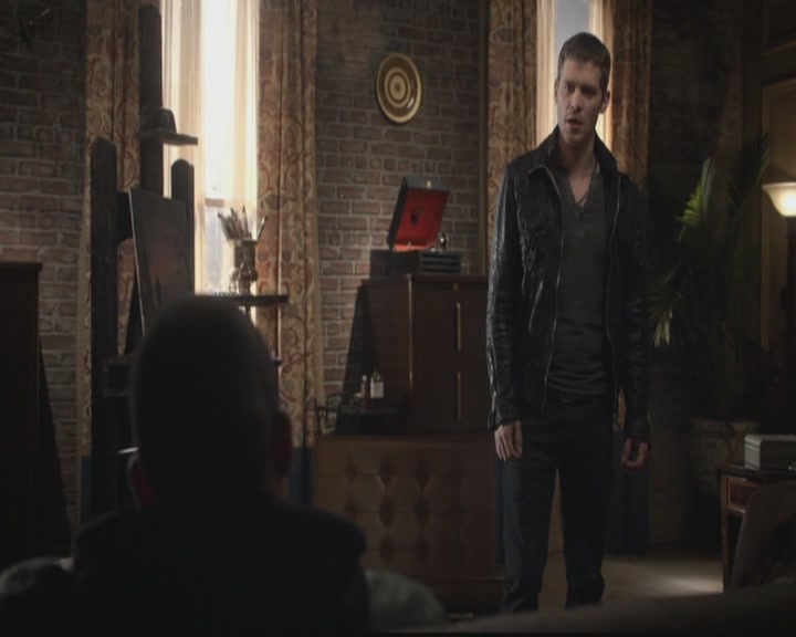 VampireDiariesWorld-dot-org_TheOriginals1x12DanceBackFromTheGrave0517.jpg