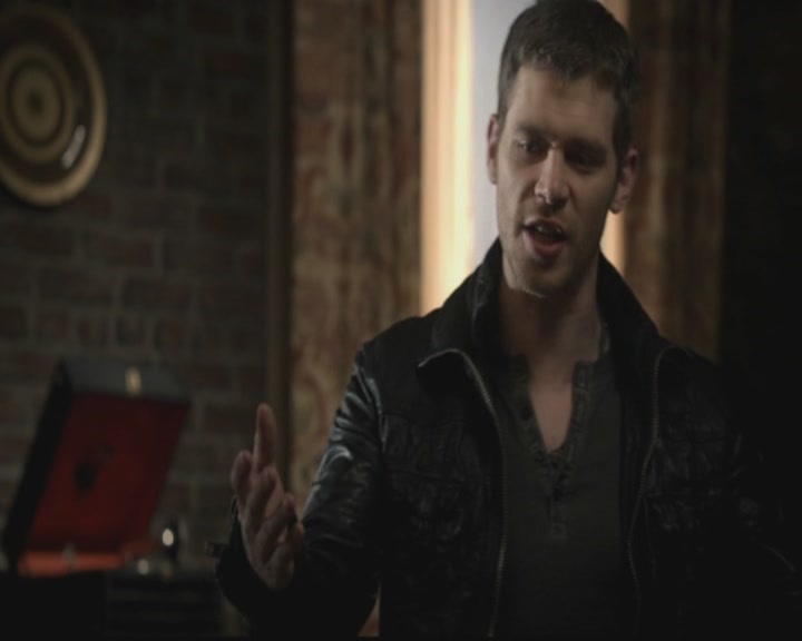 VampireDiariesWorld-dot-org_TheOriginals1x12DanceBackFromTheGrave0530.jpg