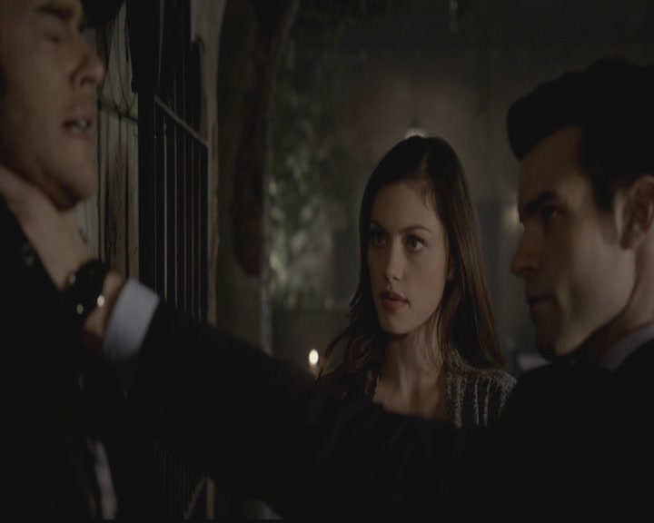 VampireDiariesWorld-dot-org_TheOriginals1x12DanceBackFromTheGrave1288.jpg