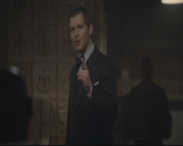 VampireDiariesWorld-dot-org_TheOriginals1x12DanceBackFromTheGrave1410.jpg