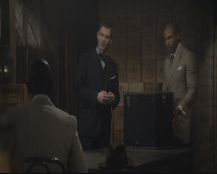 VampireDiariesWorld-dot-org_TheOriginals1x12DanceBackFromTheGrave1417.jpg