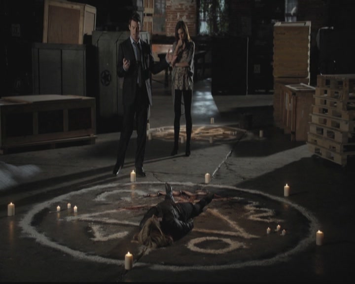 VampireDiariesWorld-dot-org_TheOriginals1x12DanceBackFromTheGrave1623.jpg