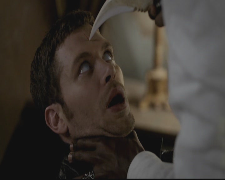 VampireDiariesWorld-dot-org_TheOriginals1x12DanceBackFromTheGrave1701.jpg