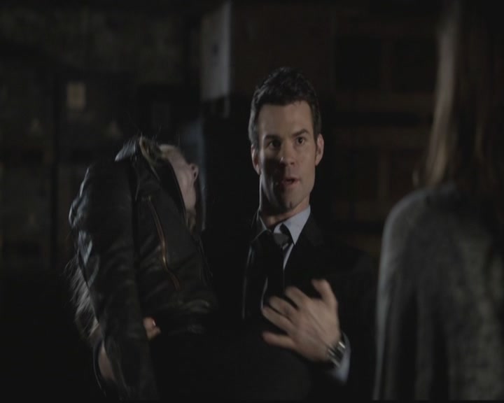 VampireDiariesWorld-dot-org_TheOriginals1x12DanceBackFromTheGrave1703.jpg