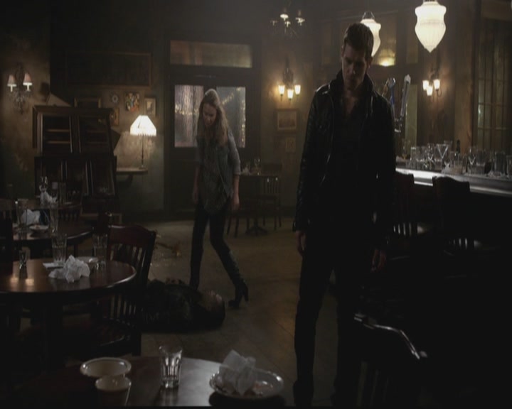 VampireDiariesWorld-dot-org_TheOriginals1x12DanceBackFromTheGrave1737.jpg