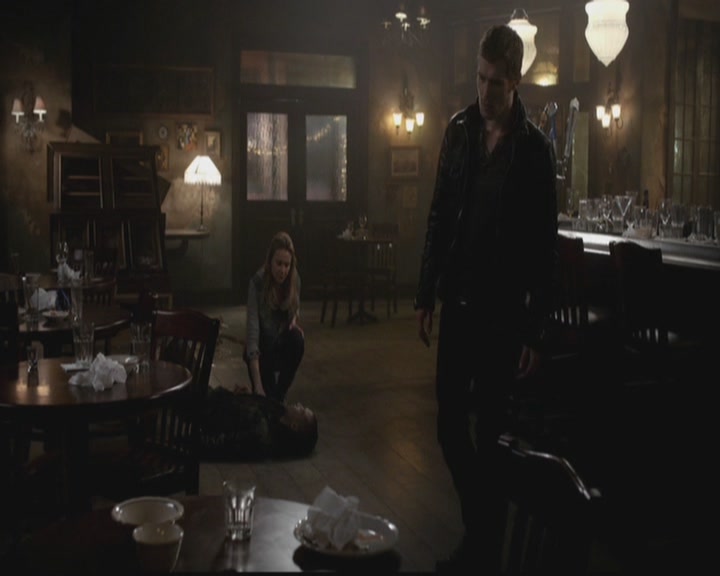 VampireDiariesWorld-dot-org_TheOriginals1x12DanceBackFromTheGrave1738.jpg