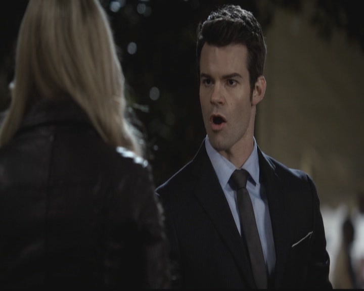 VampireDiariesWorld-dot-org_TheOriginals1x12DanceBackFromTheGrave1805.jpg