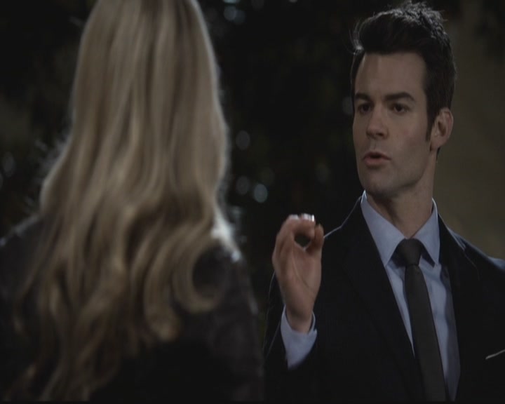 VampireDiariesWorld-dot-org_TheOriginals1x12DanceBackFromTheGrave1826.jpg