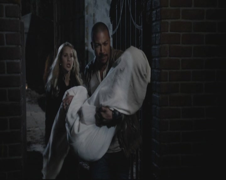 VampireDiariesWorld-dot-org_TheOriginals1x15LeGrandGuignol2005.jpg