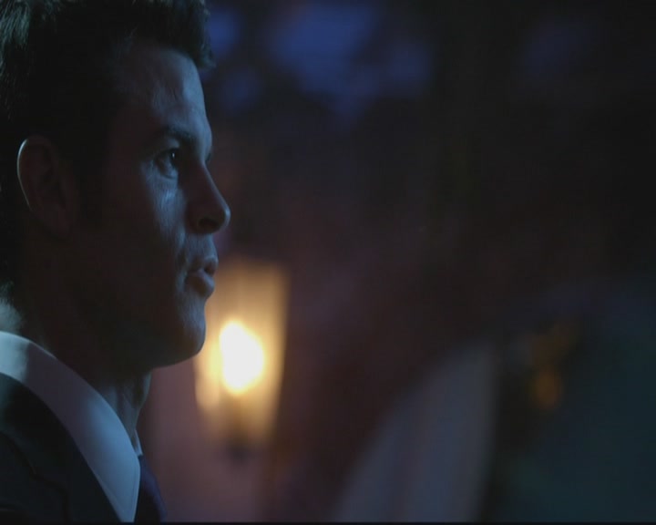 VampireDiariesWorld-dot-org_TheOriginals1x17MoonOverBourbonStreet1212.jpg