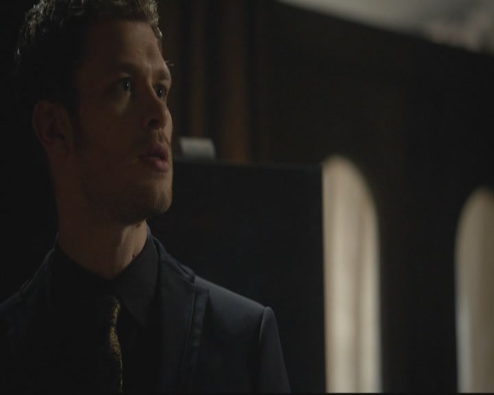 VampireDiariesWorld-dot-org_TheOriginals1x17MoonOverBourbonStreet1370.jpg