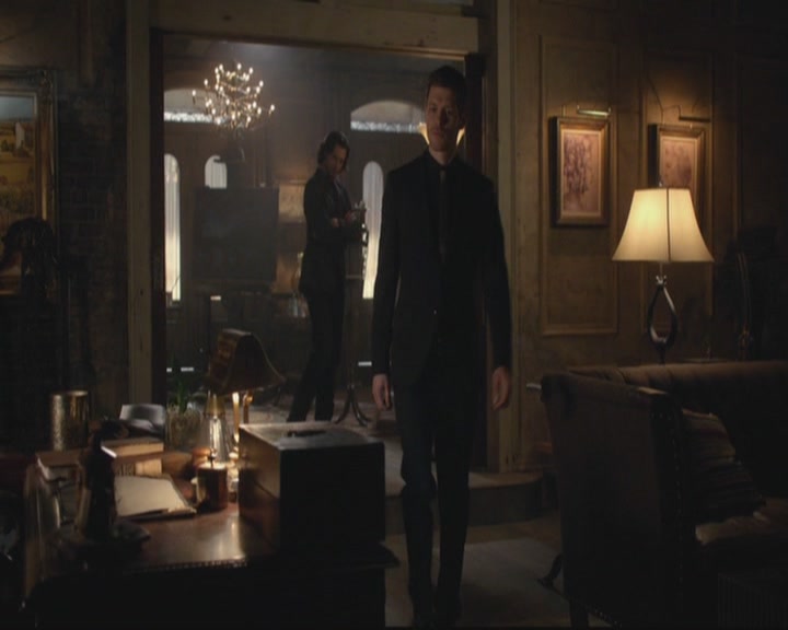 VampireDiariesWorld-dot-org_TheOriginals1x17MoonOverBourbonStreet1402.jpg