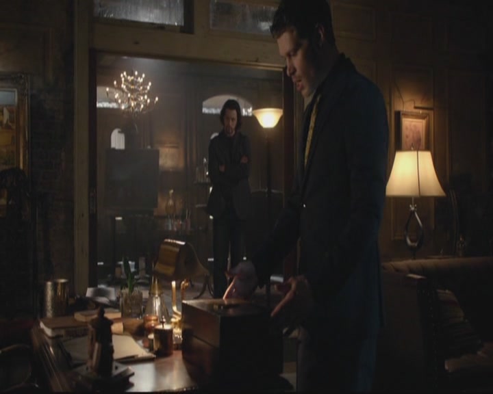 VampireDiariesWorld-dot-org_TheOriginals1x17MoonOverBourbonStreet1404.jpg