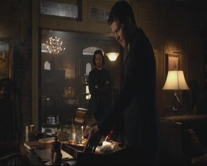 VampireDiariesWorld-dot-org_TheOriginals1x17MoonOverBourbonStreet1406.jpg