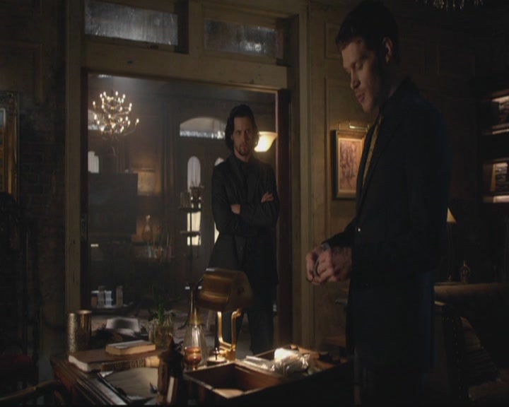 VampireDiariesWorld-dot-org_TheOriginals1x17MoonOverBourbonStreet1411.jpg