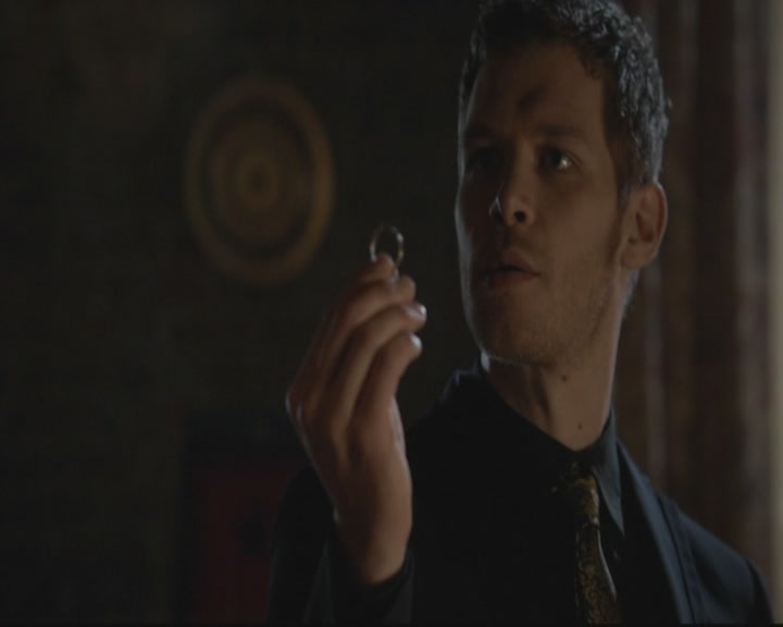 VampireDiariesWorld-dot-org_TheOriginals1x17MoonOverBourbonStreet1414.jpg