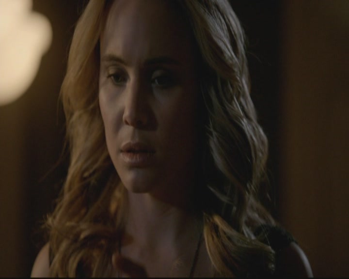 VampireDiariesWorld-dot-org_TheOriginals1x17MoonOverBourbonStreet1602.jpg