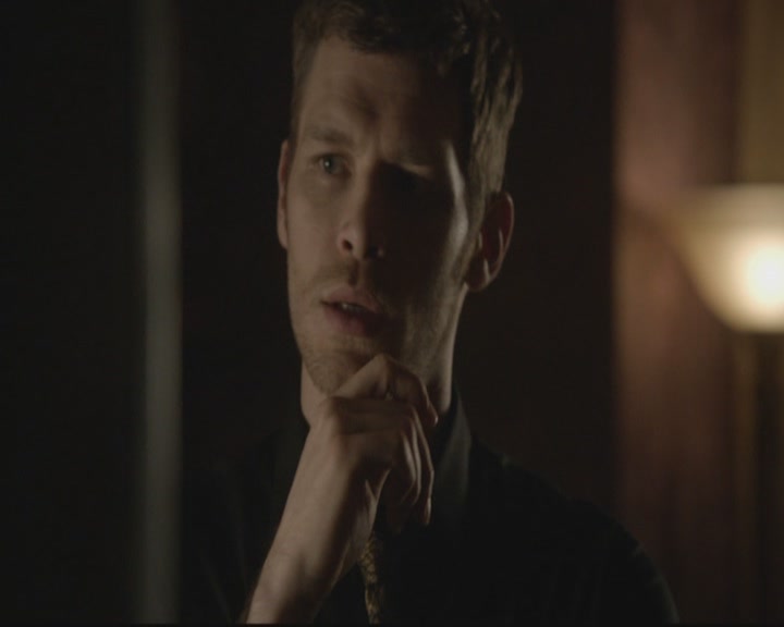VampireDiariesWorld-dot-org_TheOriginals1x17MoonOverBourbonStreet2111.jpg