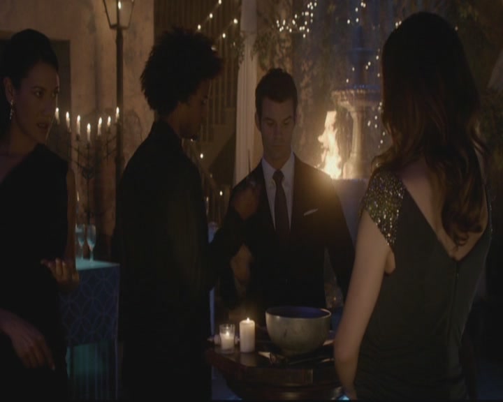 VampireDiariesWorld-dot-org_TheOriginals1x17MoonOverBourbonStreet2189.jpg