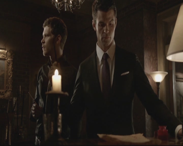 VampireDiariesWorld-dot-org_TheOriginals1x17MoonOverBourbonStreet2272.jpg