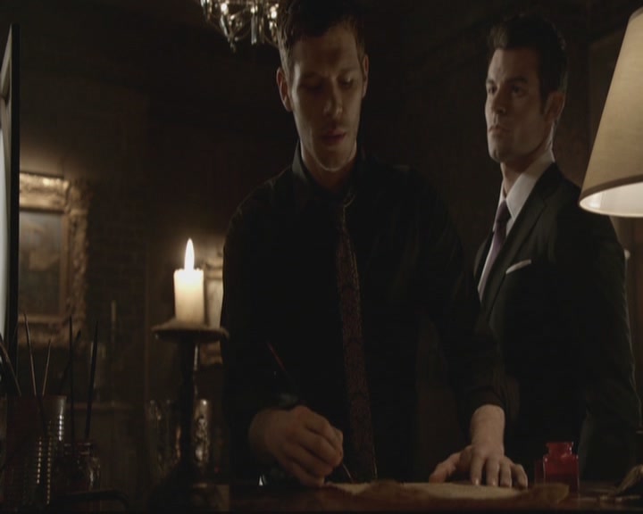 VampireDiariesWorld-dot-org_TheOriginals1x17MoonOverBourbonStreet2298.jpg