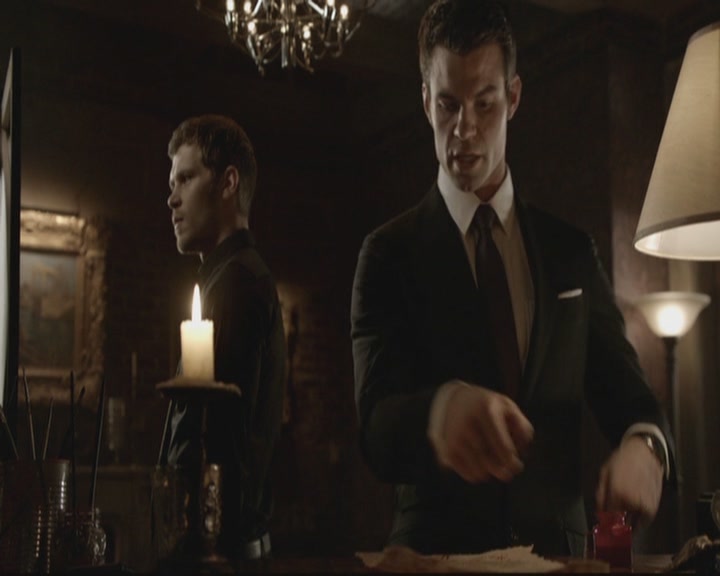 VampireDiariesWorld-dot-org_TheOriginals1x17MoonOverBourbonStreet2303.jpg