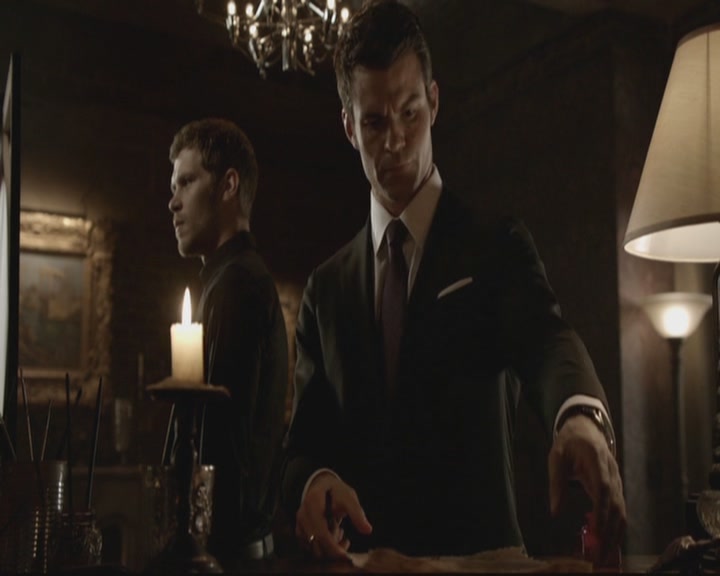 VampireDiariesWorld-dot-org_TheOriginals1x17MoonOverBourbonStreet2304.jpg