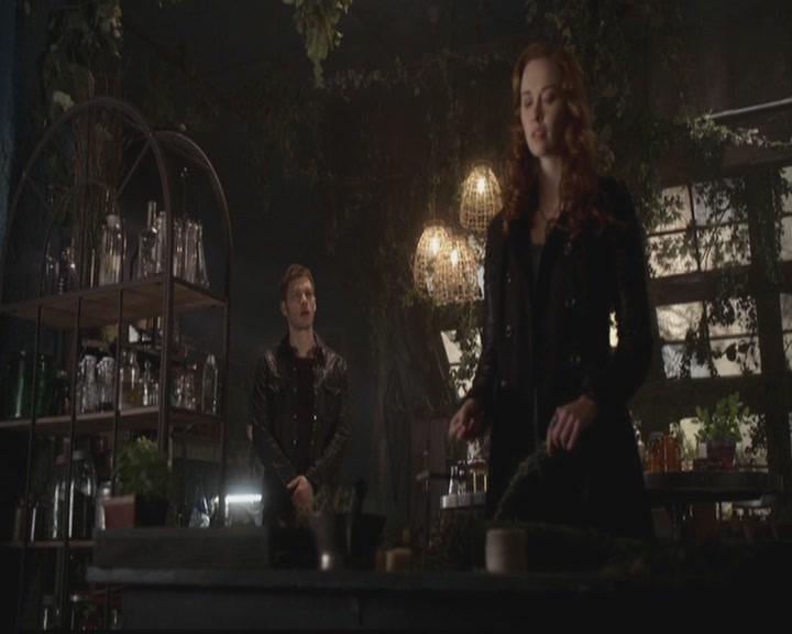 VampireDiariesWorld-dot-org_TheOriginals1x18TheBigUneasy0925.jpg