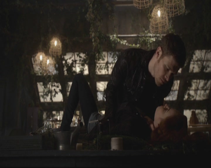 VampireDiariesWorld-dot-org_TheOriginals1x18TheBigUneasy0980.jpg